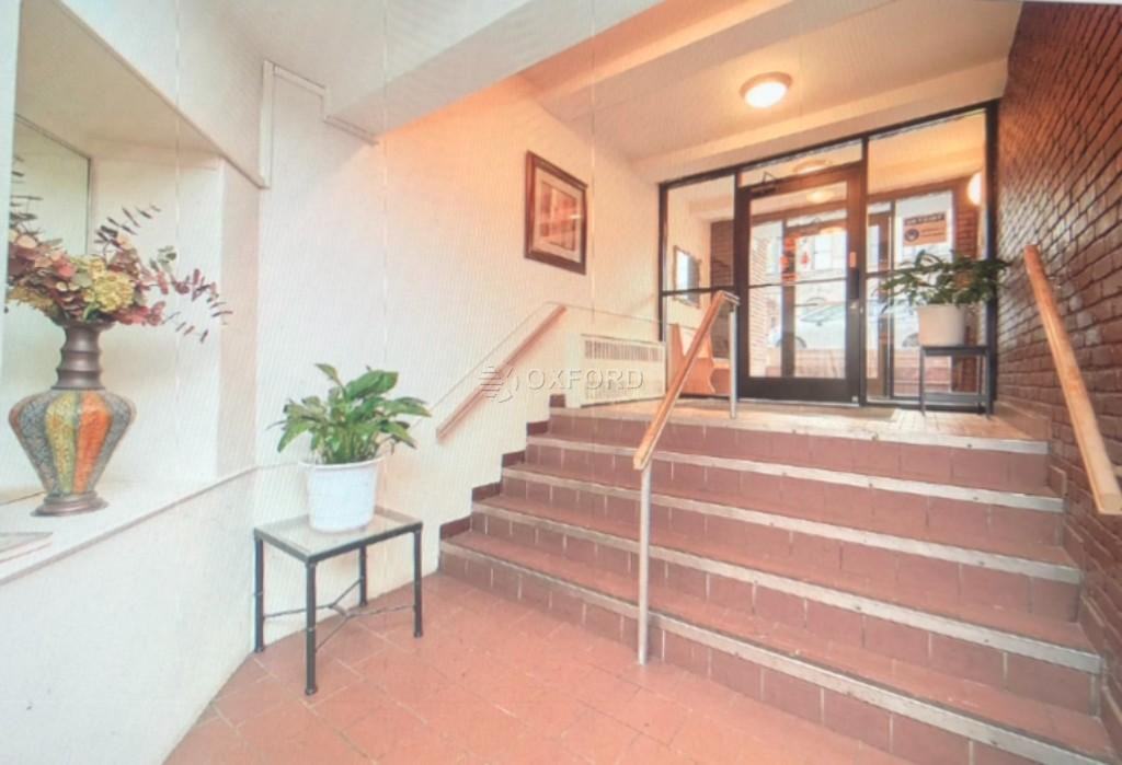 E 91st St #2H - Photo 2 of 8