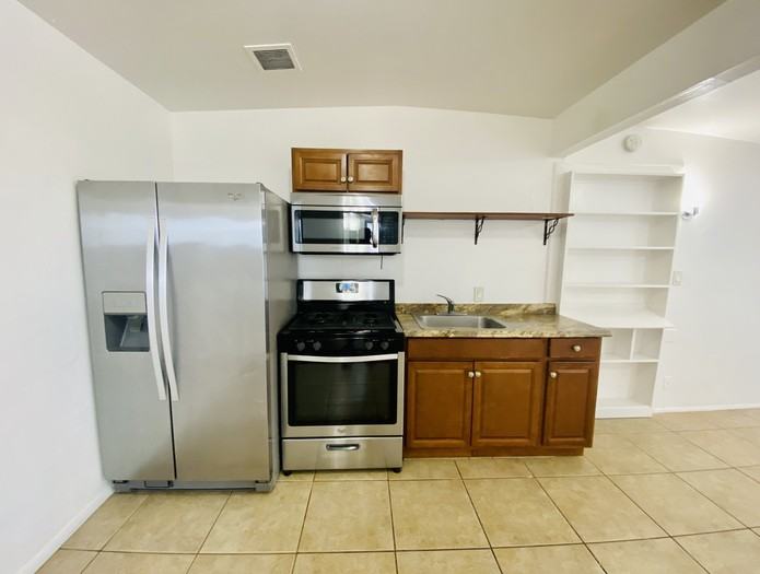 4215 E Fairmount St - Photo 3 of 6