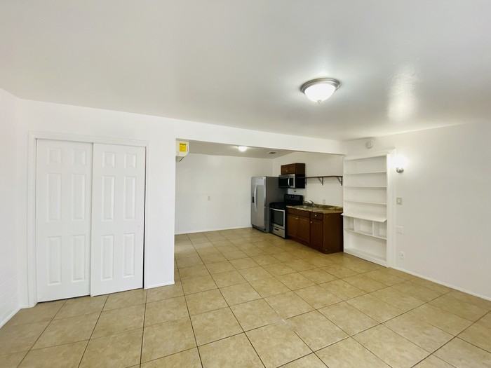 4215 E Fairmount St - Photo 2 of 6