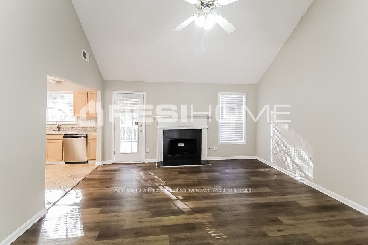 8051 Harmony Lakes Dr - Photo 3 of 19