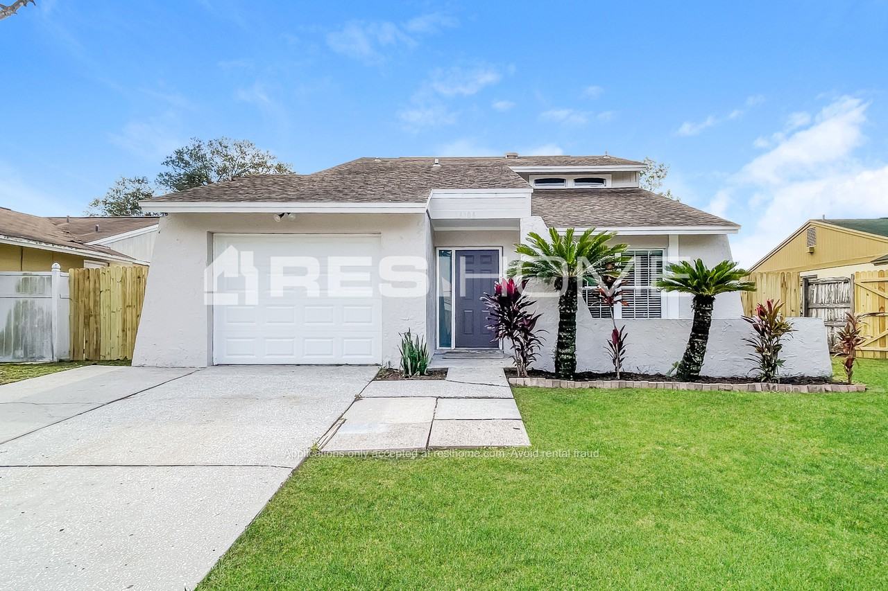 16106 Foxfire Dr - Photo 3 of 24