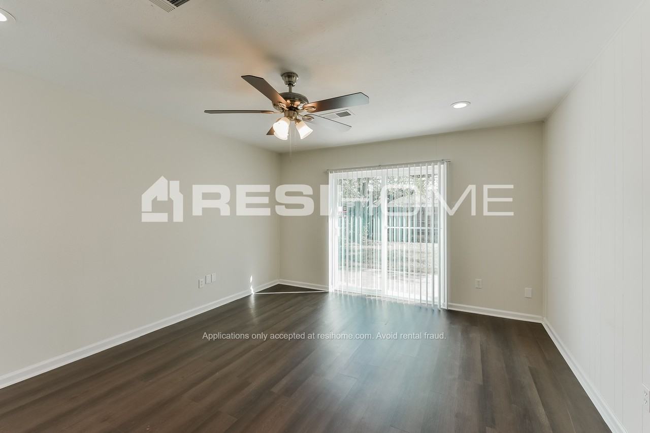 633 S Hampshire St - Photo 3 of 23