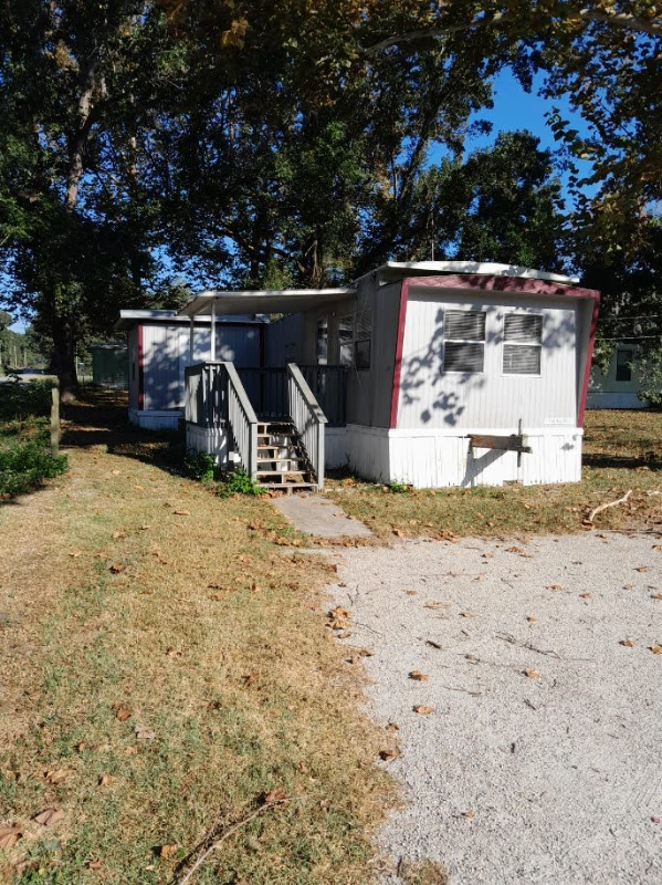 115 Southeast Wilford Court - Photo 2 of 10