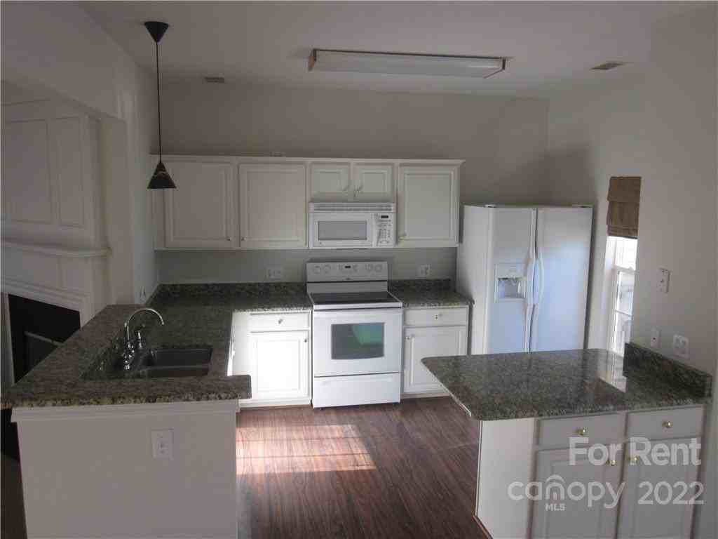 6651 Rothchild Dr - Photo 2 of 15