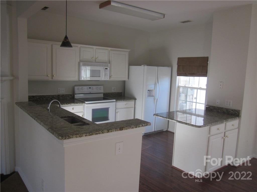 6651 Rothchild Dr - Photo 3 of 15