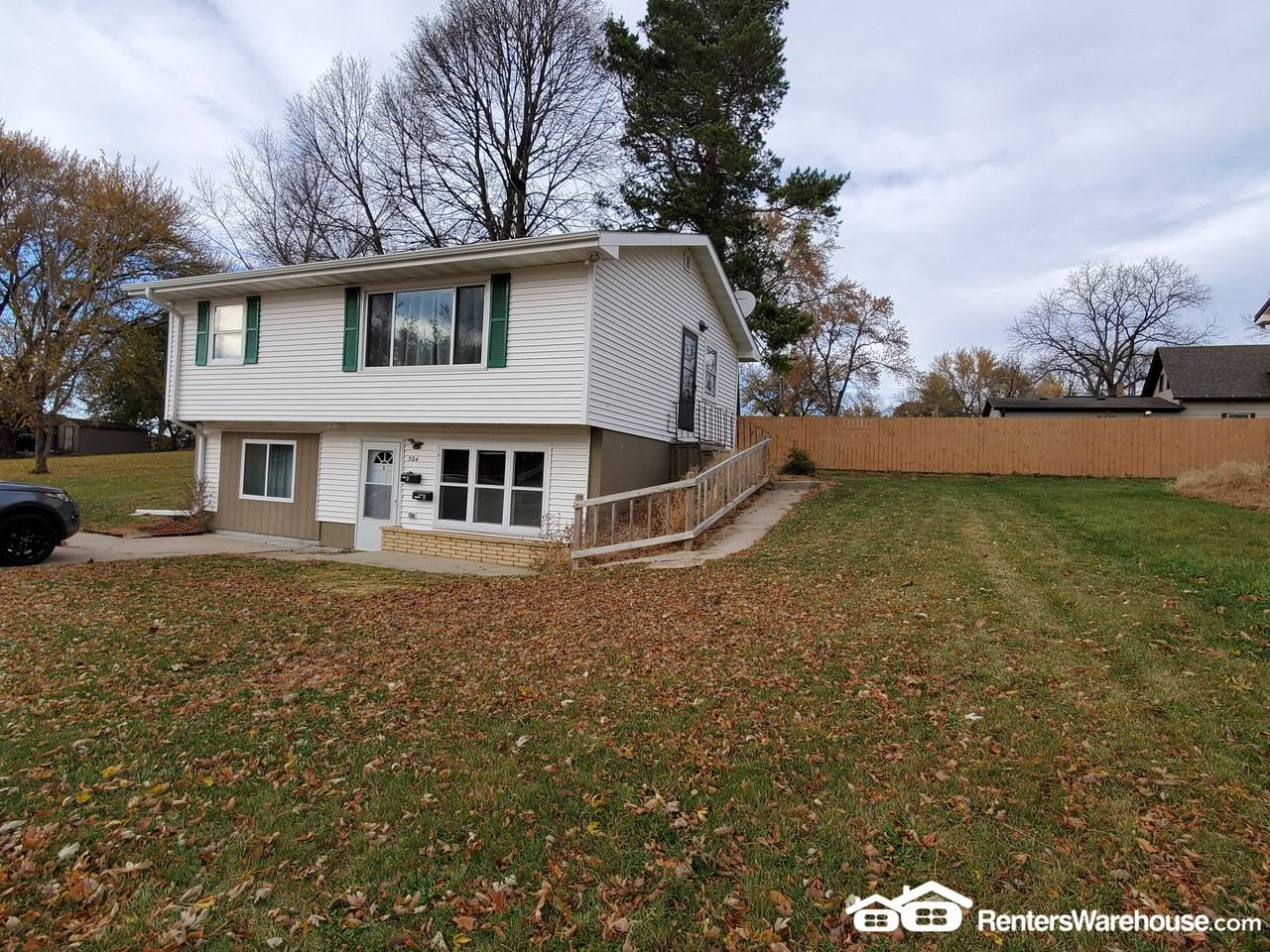 504 8th Ave W - Photo 2 of 10