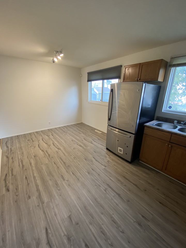 789 Elizabeth Rd - Photo 3 of 15