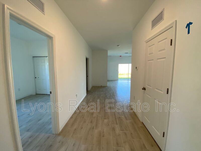13216 Keystone Blvd - Photo 4 of 23