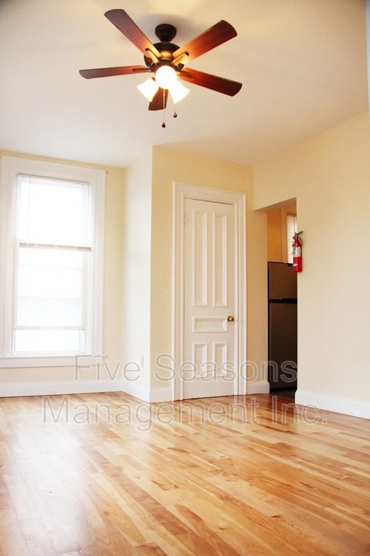 35 N Winooski Ave - Photo 2 of 10