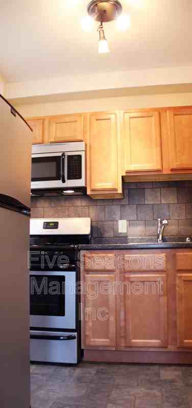 35 N Winooski Ave - Photo 4 of 10
