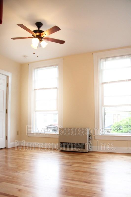 35 N Winooski Ave - Photo 3 of 10