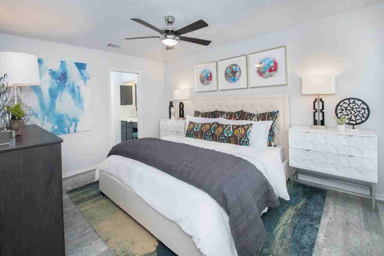 The Henry B - Photo 2 of 27