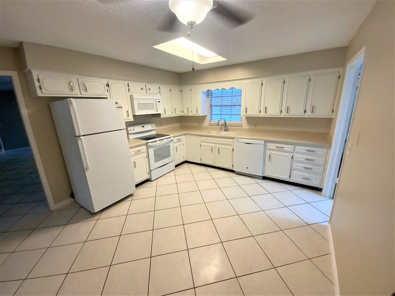 9604 Wexford Rd - Photo 3 of 16