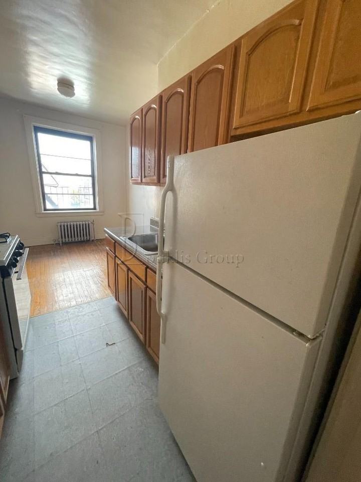 34th St #6B - Photo 2 of 6