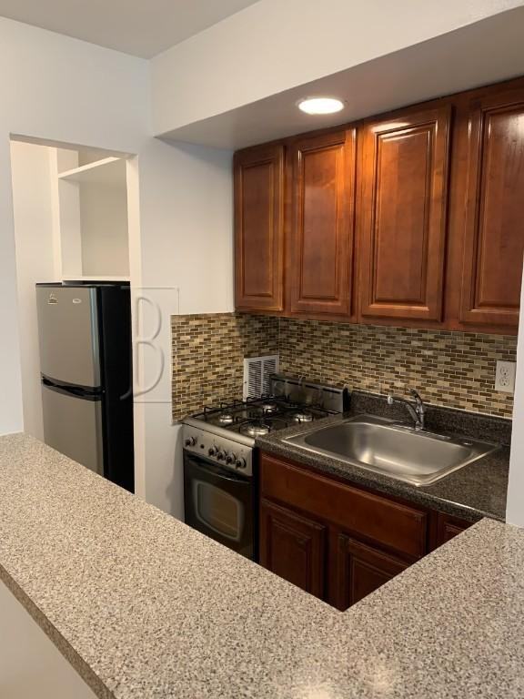 7510 Grand Central Pkwy #2E - Photo 3 of 4