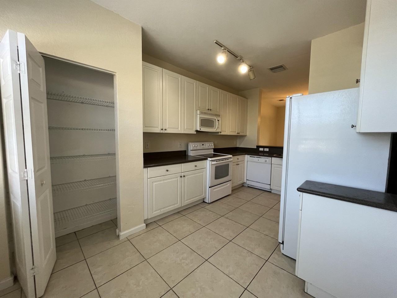 1751 Ne 6th St #543 - Photo 3 of 24