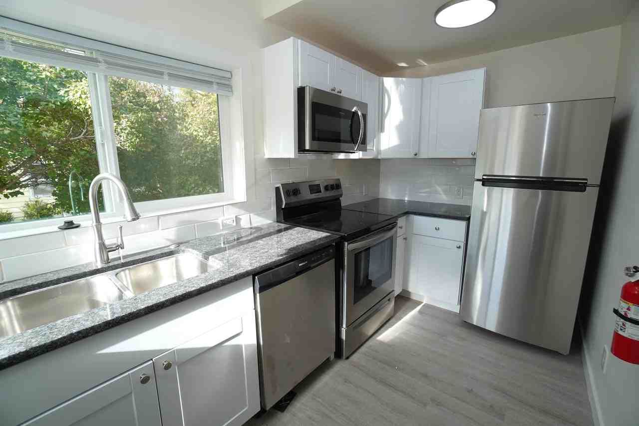 1724 6th St S #1 - Photo 4 of 17