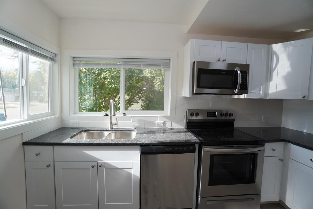 1724 6th St S #1 - Photo 5 of 17