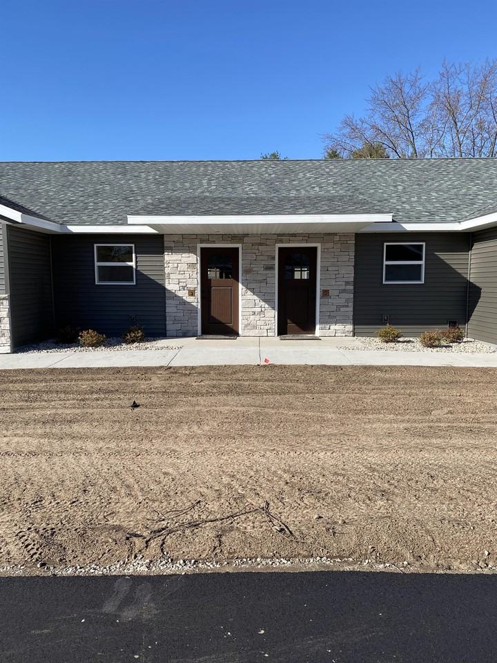 2475 Chestnut Dr - Photo 2 of 31