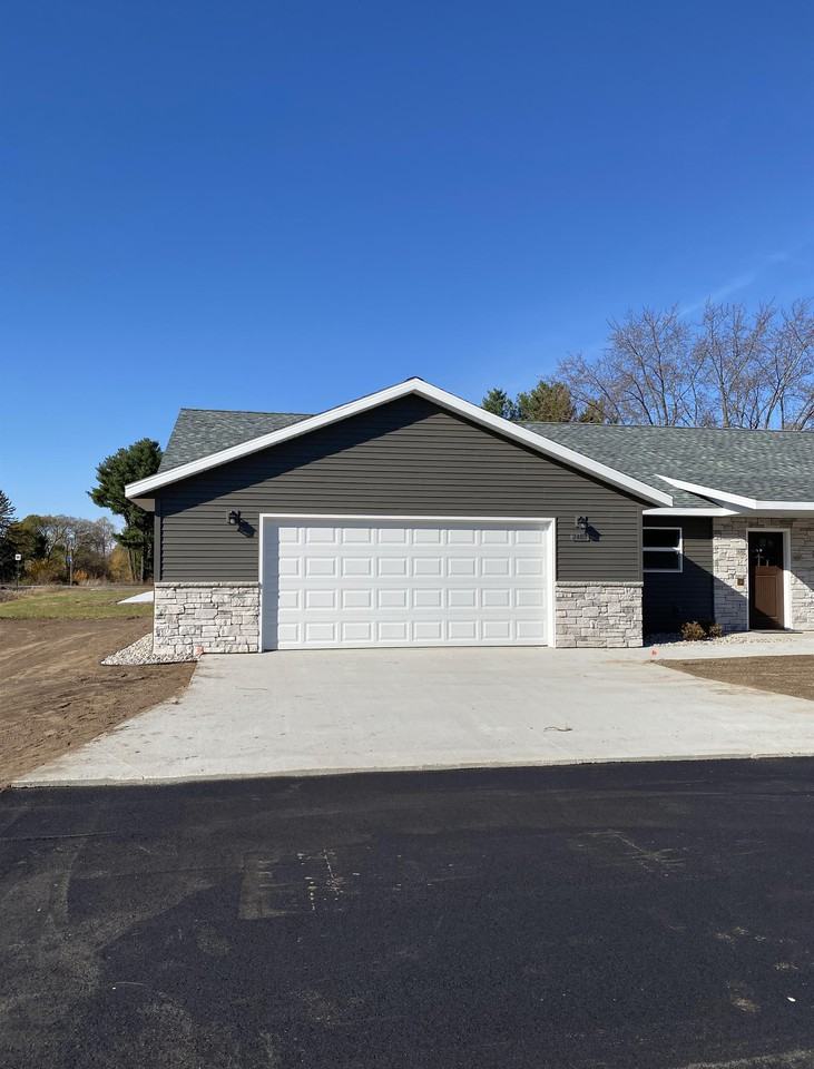 2475 Chestnut Dr - Photo 3 of 31