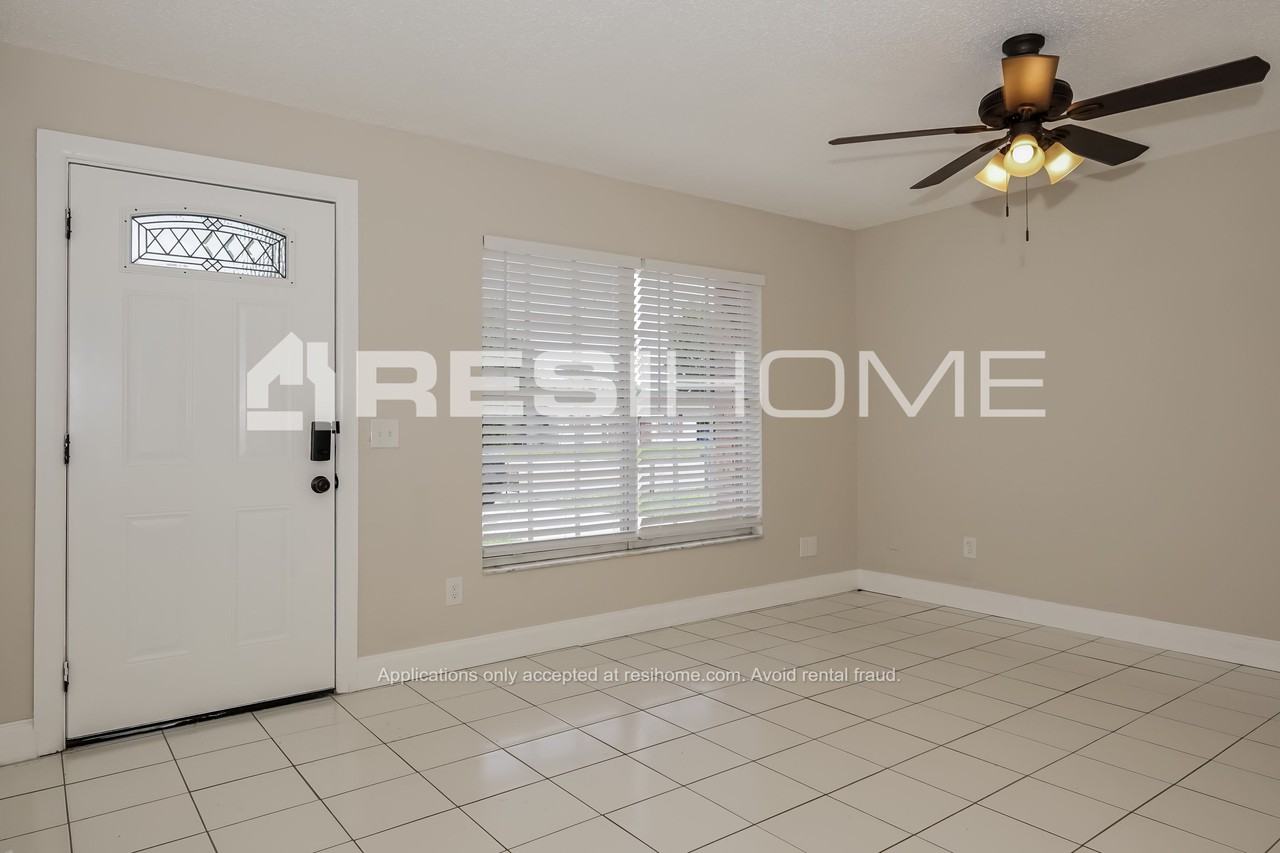 1388 E Normandy Blvd - Photo 3 of 23