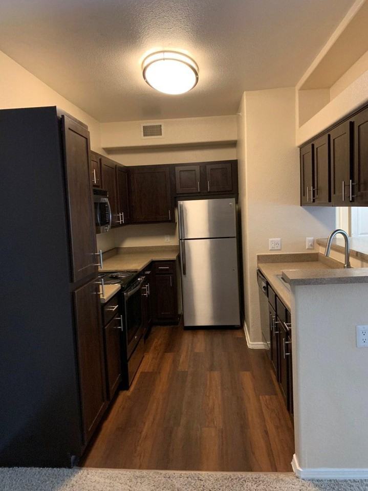 12801 Lafayette St - Photo 4 of 30