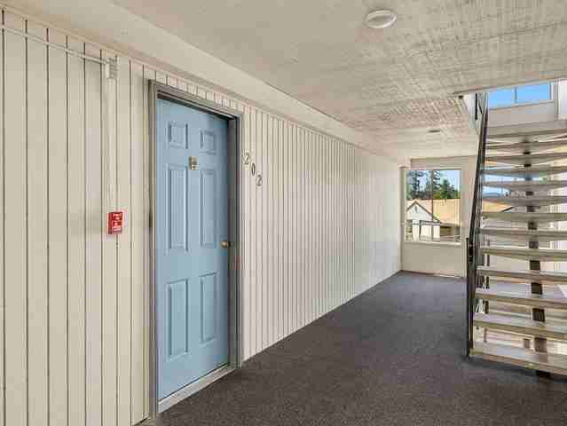 2700 Maple St - Photo 7 of 24