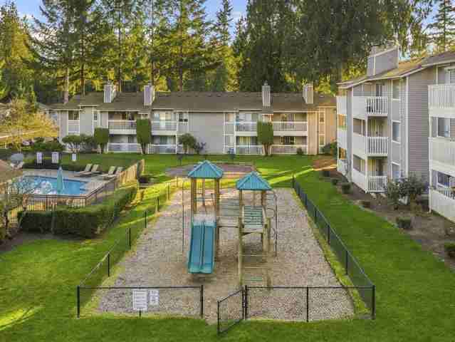 309 Ne Fairgrounds Rd - Photo 2 of 20