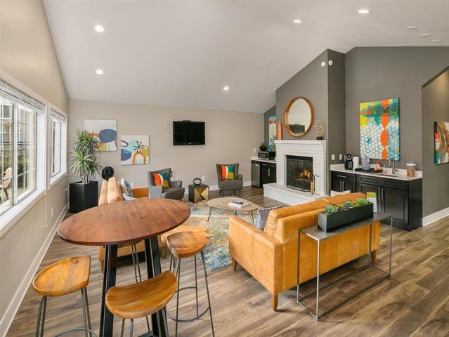 309 Ne Fairgrounds Rd - Photo 4 of 20