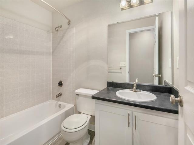 309 Ne Fairgrounds Rd - Photo 2 of 20