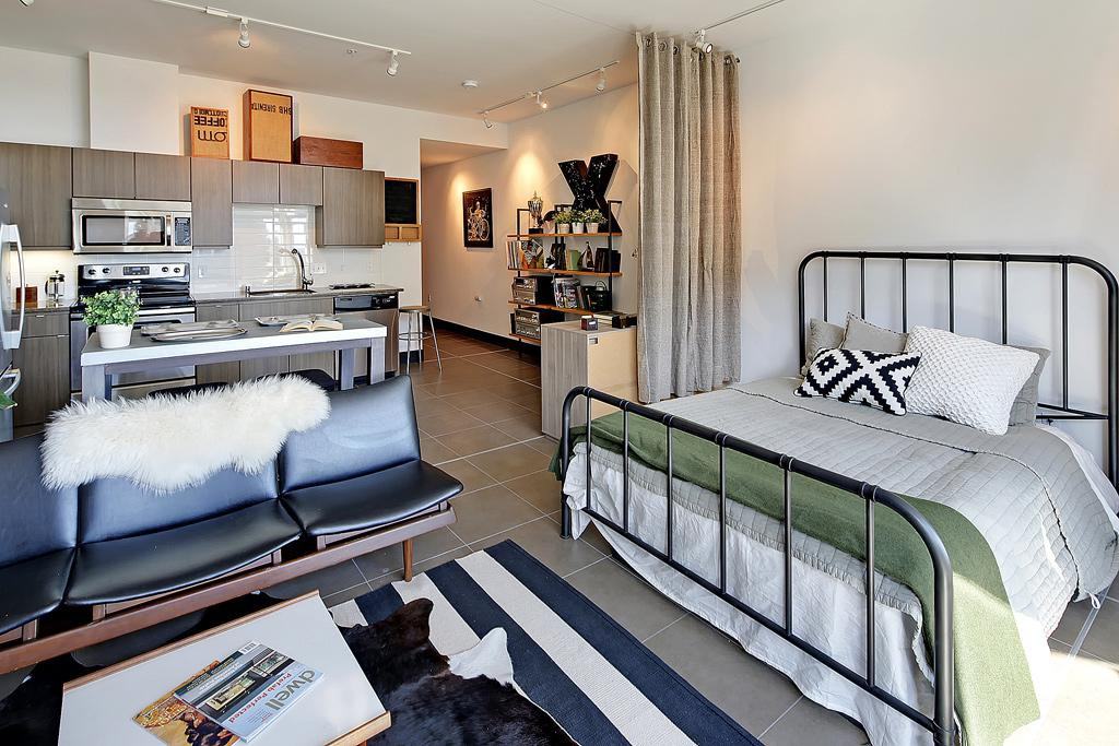 1818 E Madison St - Photo 4 of 27