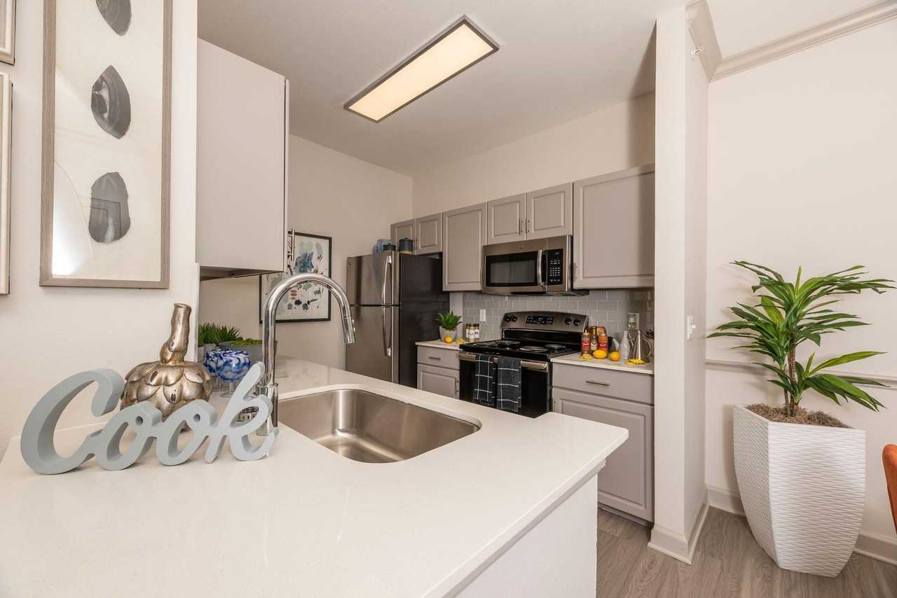 Woodbridge Villas - Photo 4 of 50