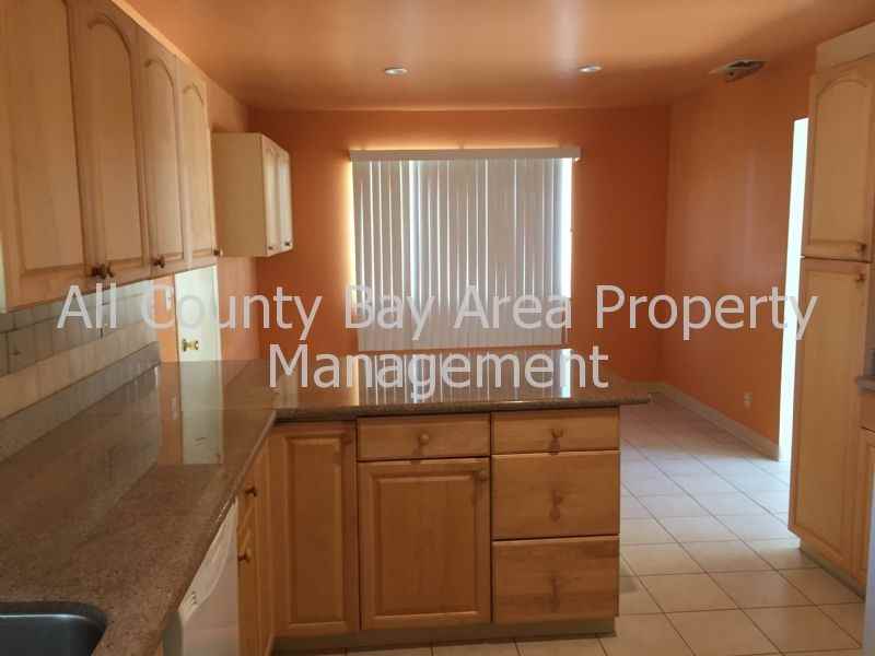 2458 Shamrock Dr - Photo 3 of 4