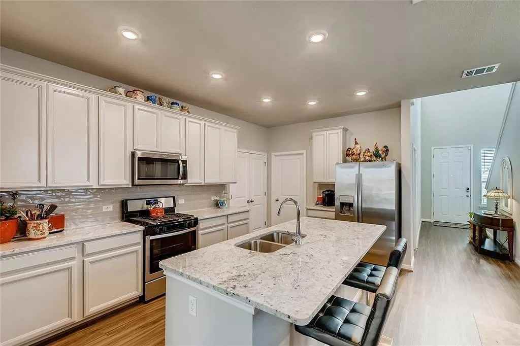 105 Tucana St - Photo 2 of 17