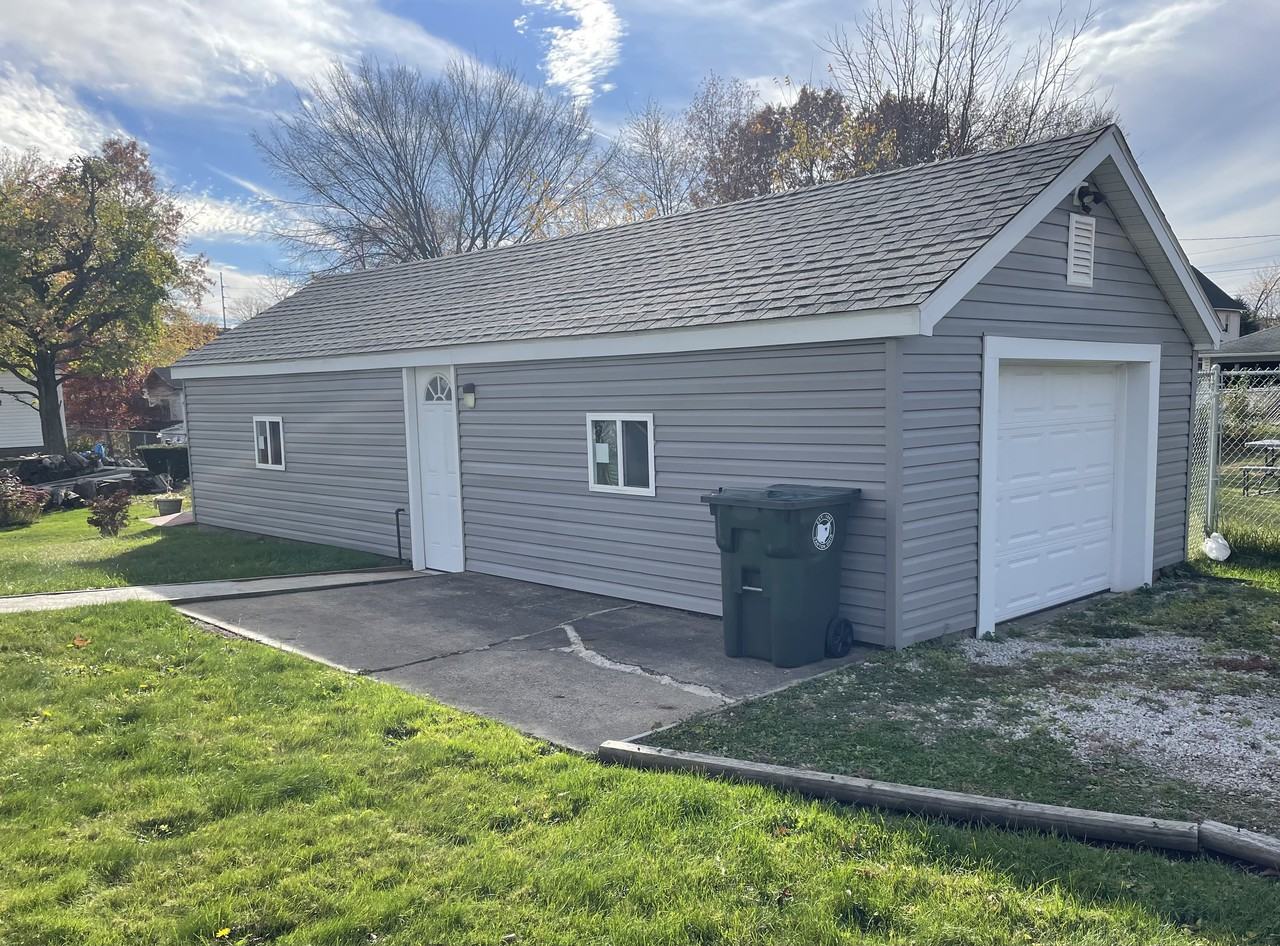 1739 Ohio Ave Ne - Photo 2 of 19