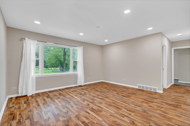 617 W Kenilworth Ave - Photo 2 of 14