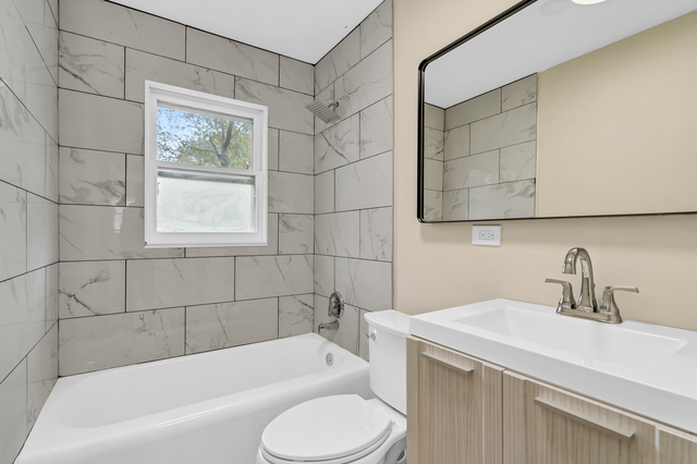 617 W Kenilworth Ave - Photo 3 of 14