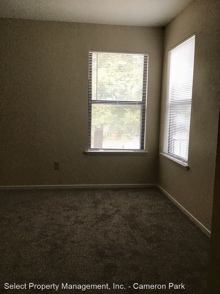 2720 La Crescenta Dr. - Photo 3 of 6