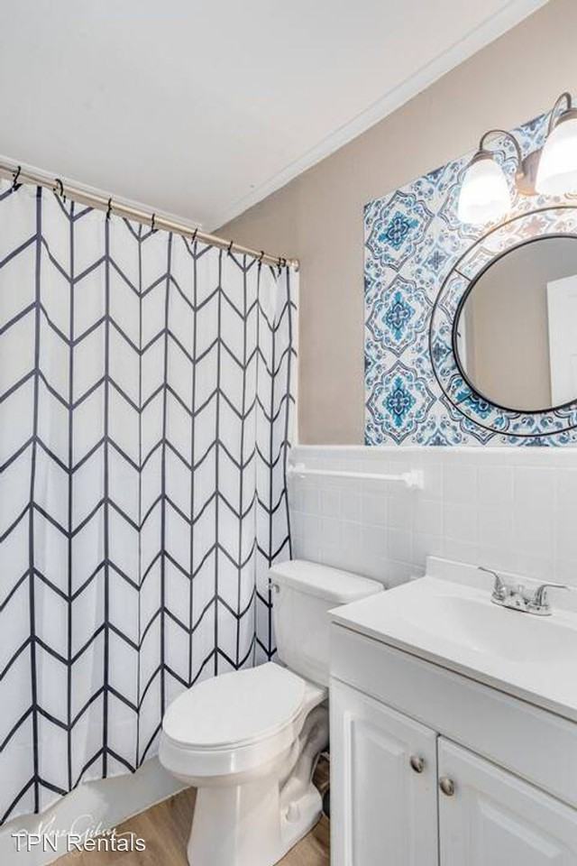 3240 Fairfield Ave - Photo 3 of 8