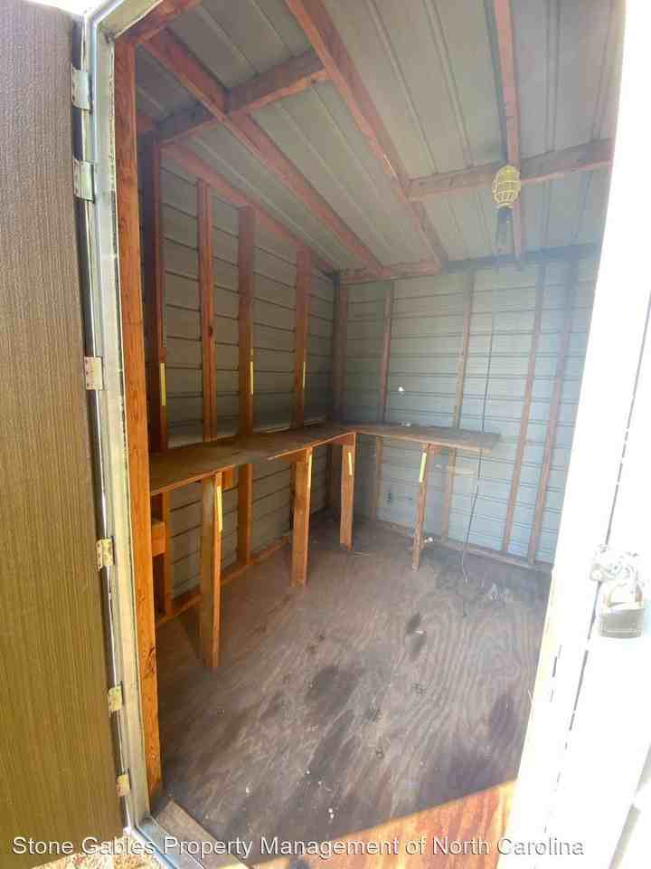 Skylar - Photo 3 of 22