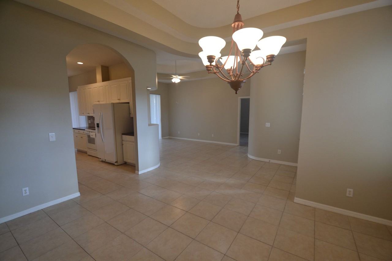 9816 Ocasta St - Photo 3 of 22