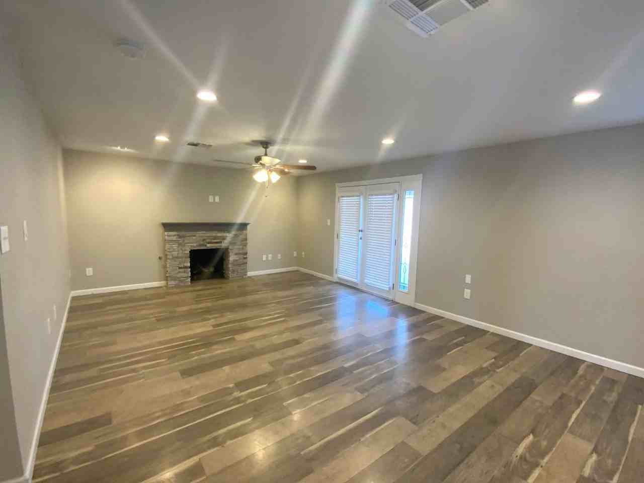 3642 E Captain Dreyfus Ave - Photo 2 of 10