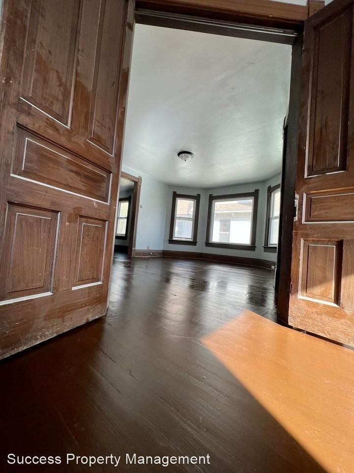 1314 60th st - Photo 2 of 7