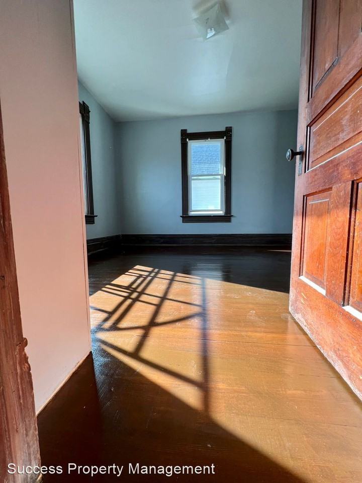 1314 60th st - Photo 3 of 7