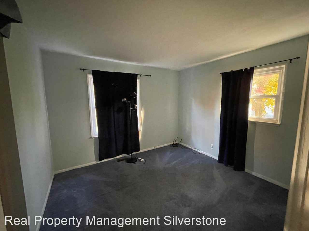 3042 Robinwood Rd - Photo 3 of 9