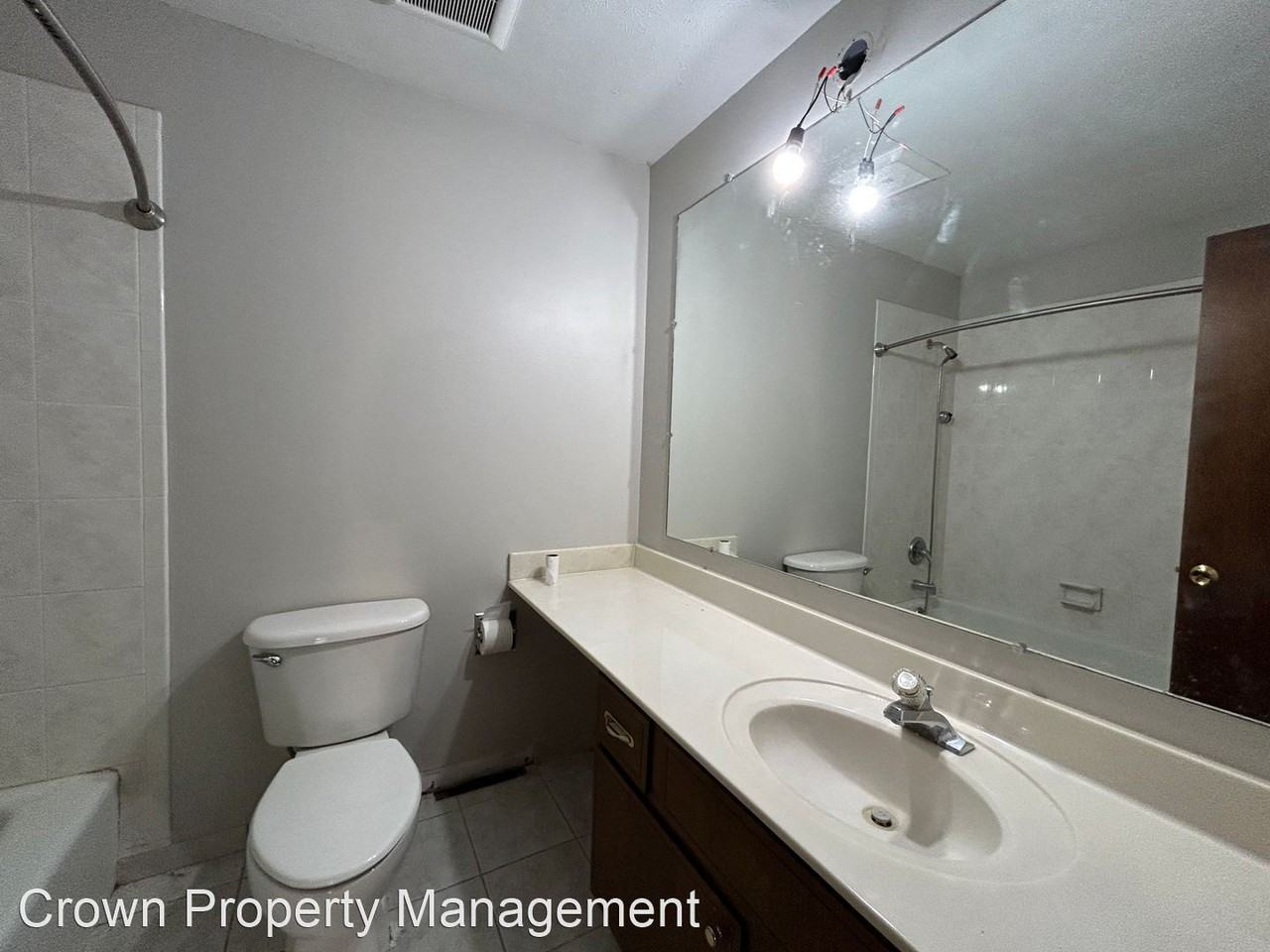 1302 Willow Ave - Photo 3 of 8