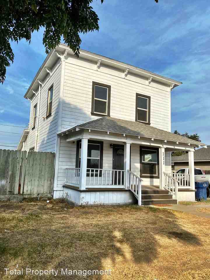 111 N B St - Photo 2 of 19