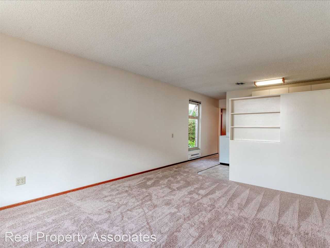 822 3rd Ave N - Photo 2 of 31