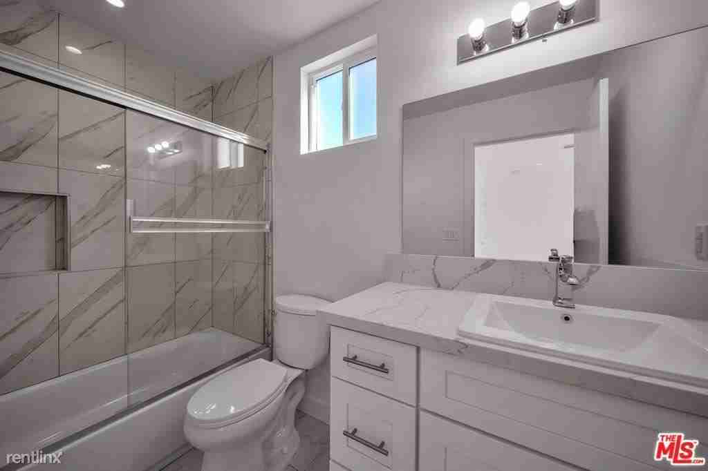 229 N Park View St - Photo 3 of 9