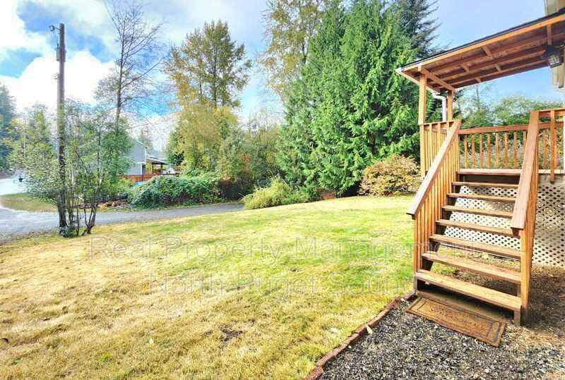 10110 Holly Dr - Photo 2 of 26